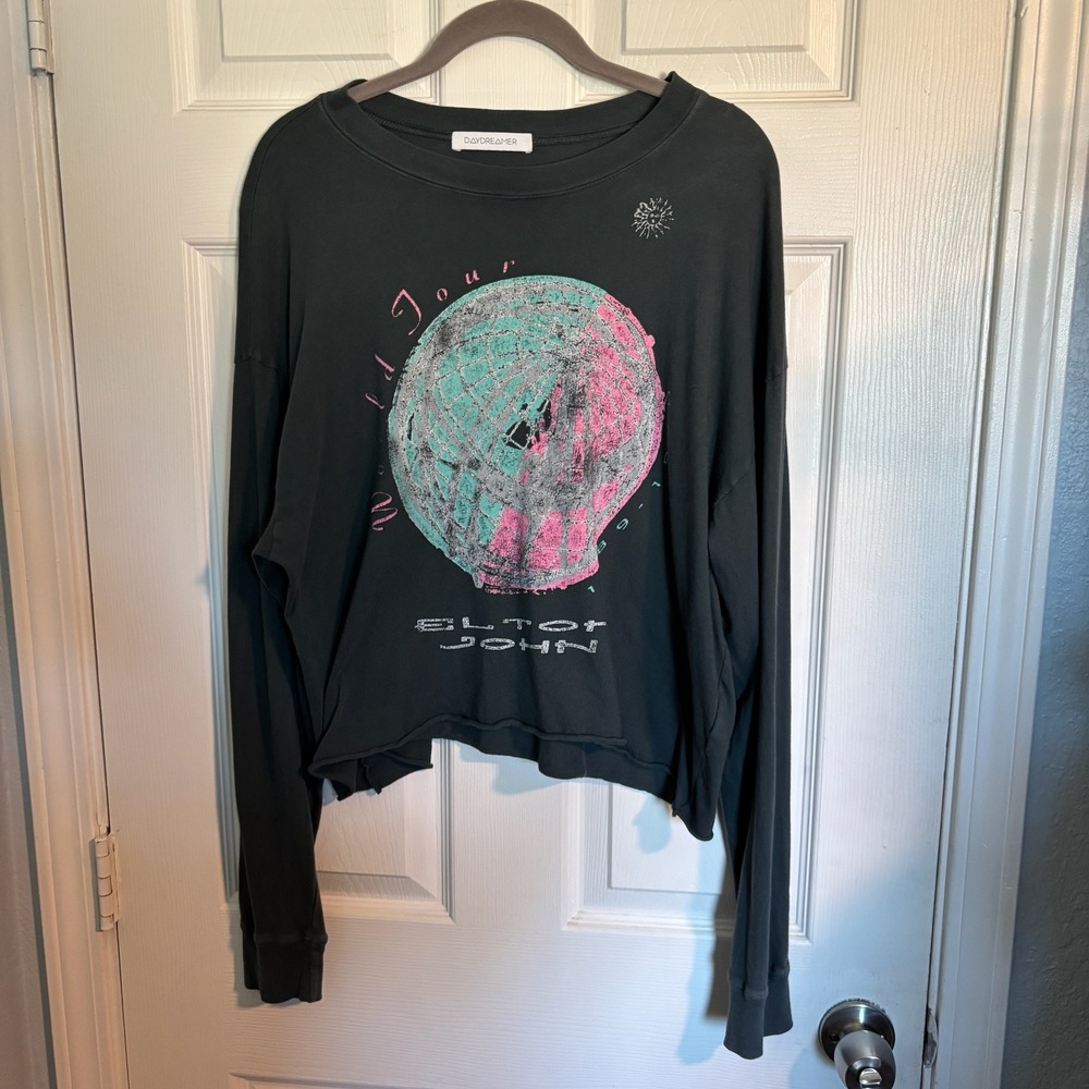 * Daydreamer Elton John Y2K World Tour 1989-1990 Graphic Cropped Tee Size Medium - Picture 2 of 11